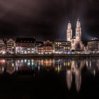 Zürich Limmatquai mit sicht auf den Groosmünster