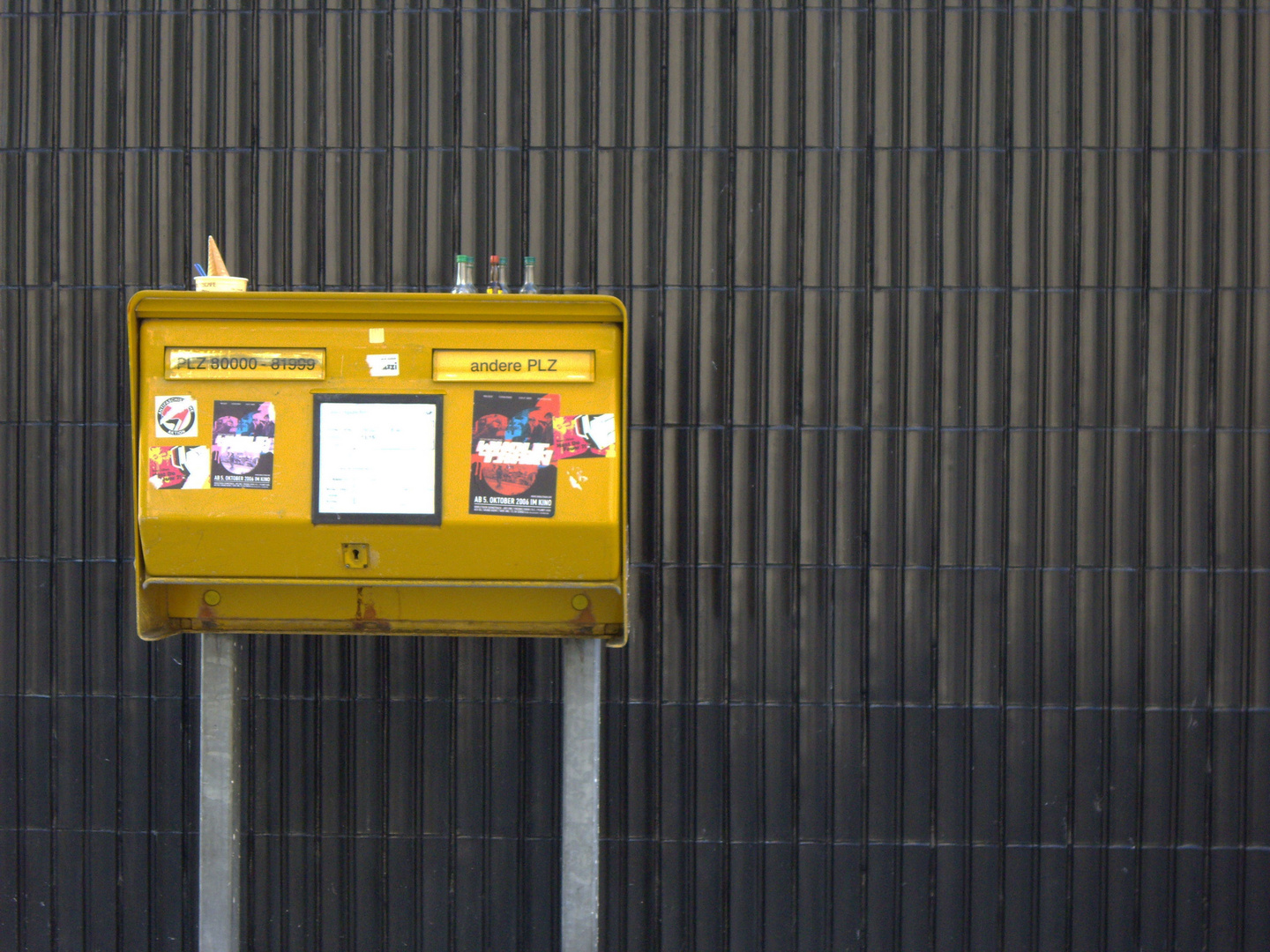 zufallscollage mit briefkasten