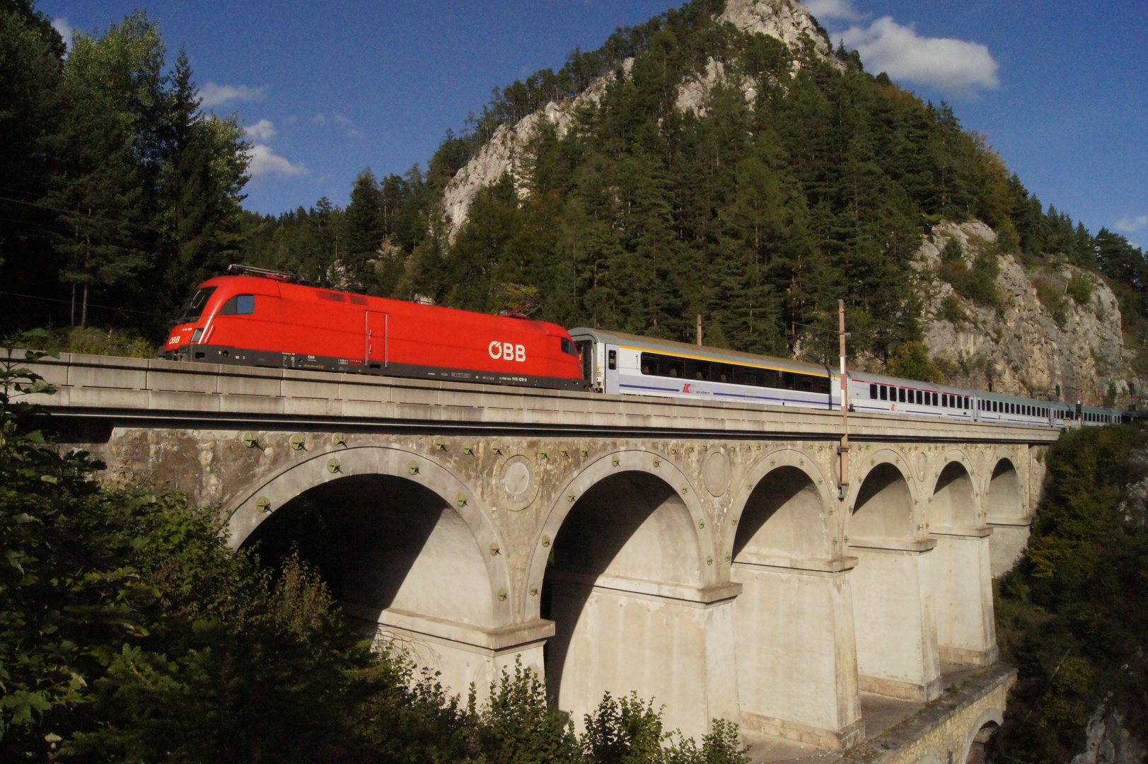 Zug 102 mit 1116.129 auf der Krauseklauseviadukt bei Breitenstein am 25.9.2012