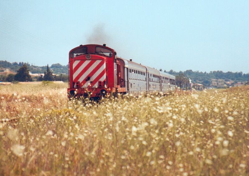 Zug an der Algarveküste bei Lagos