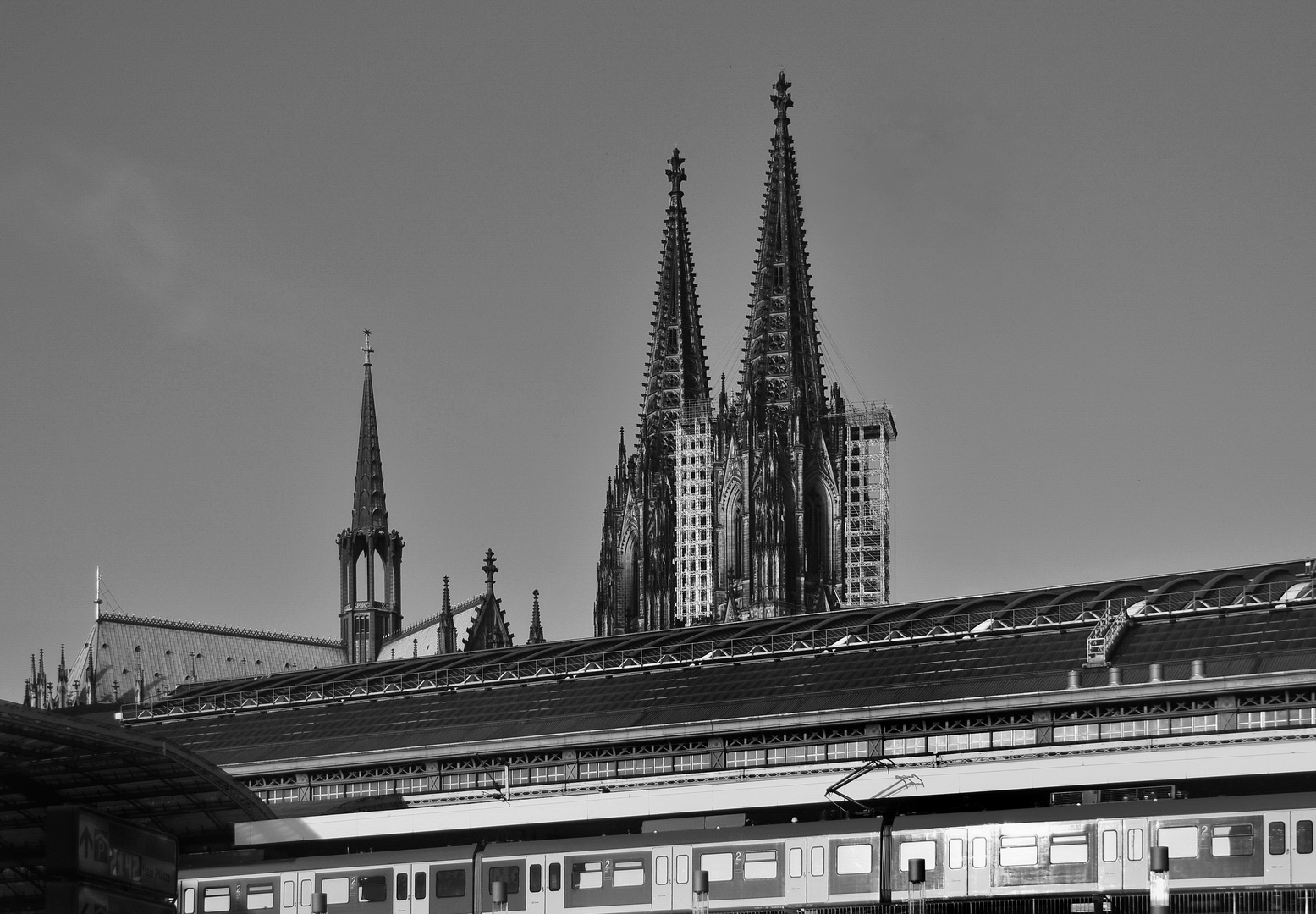 zug bahnhof dom