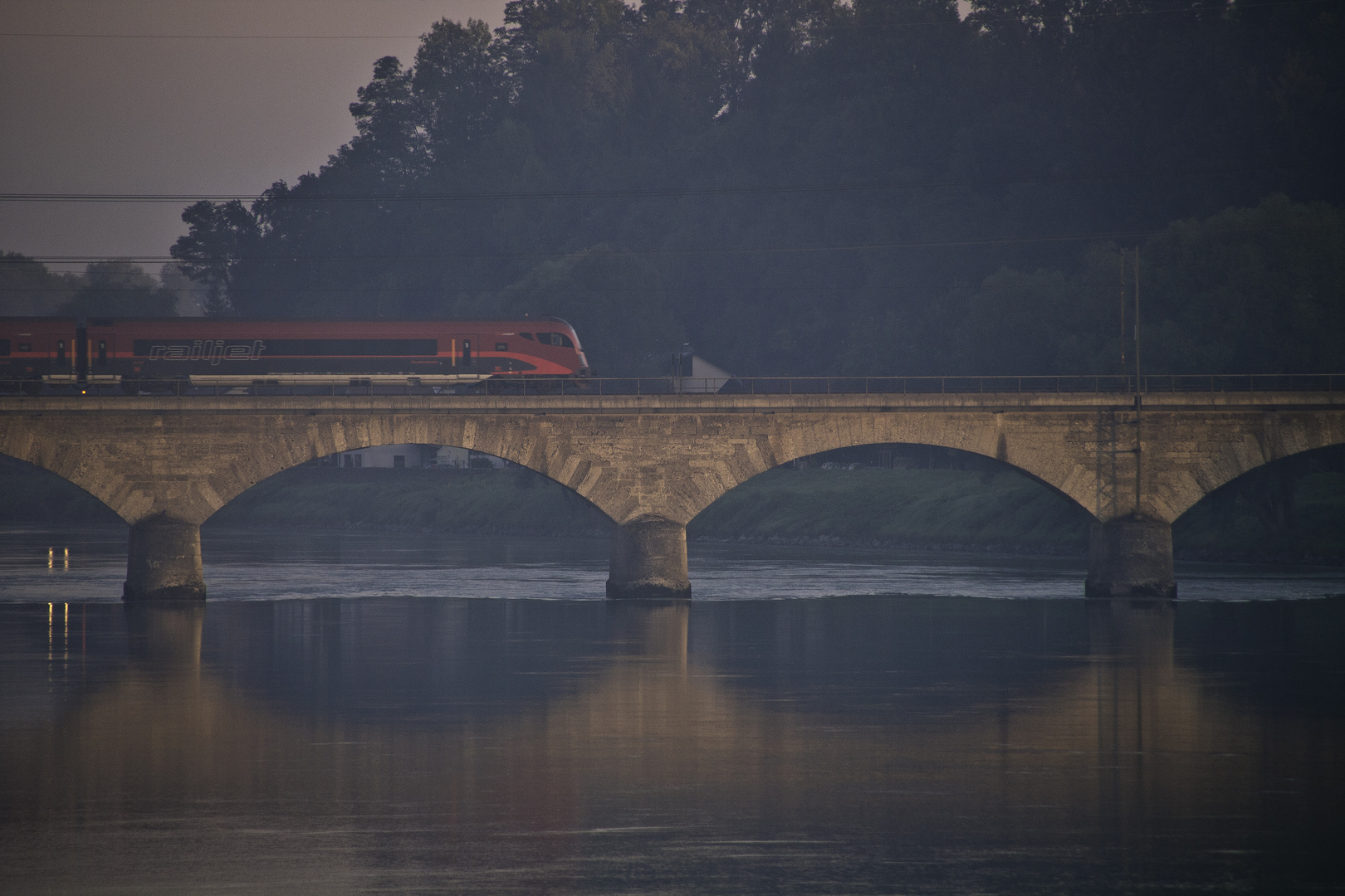 ... zug-brücke ...