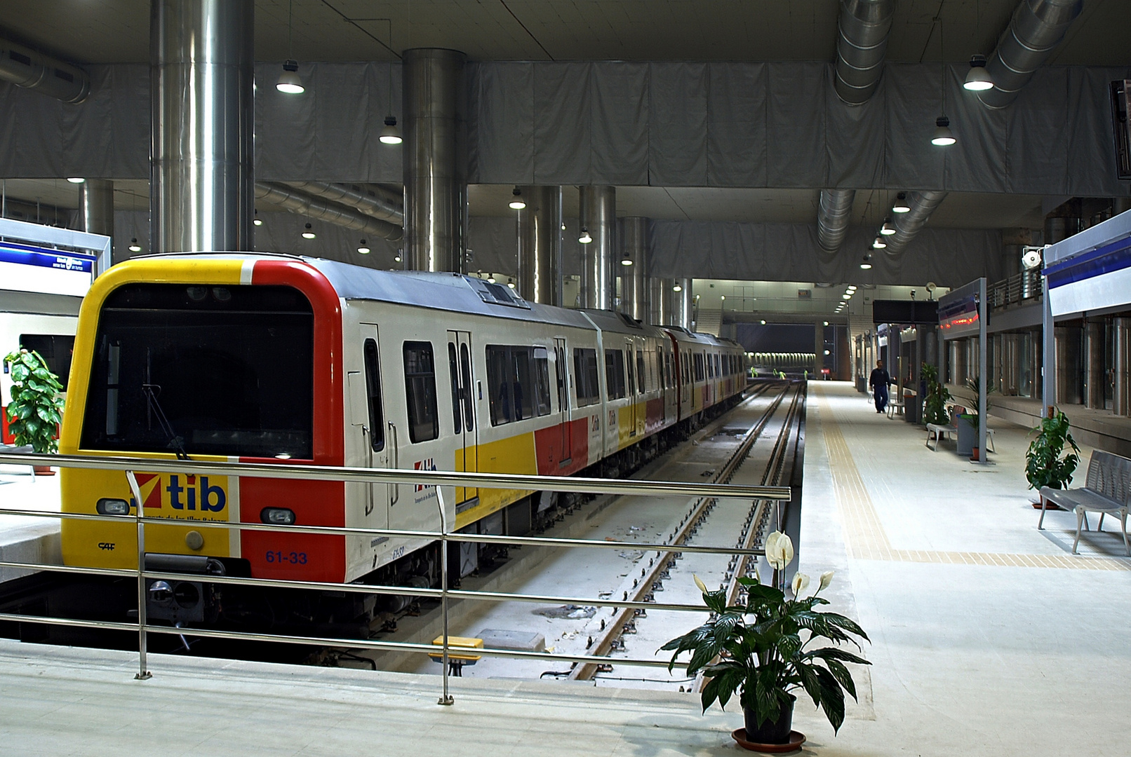 Zug in der Estació Intermodal de Palma