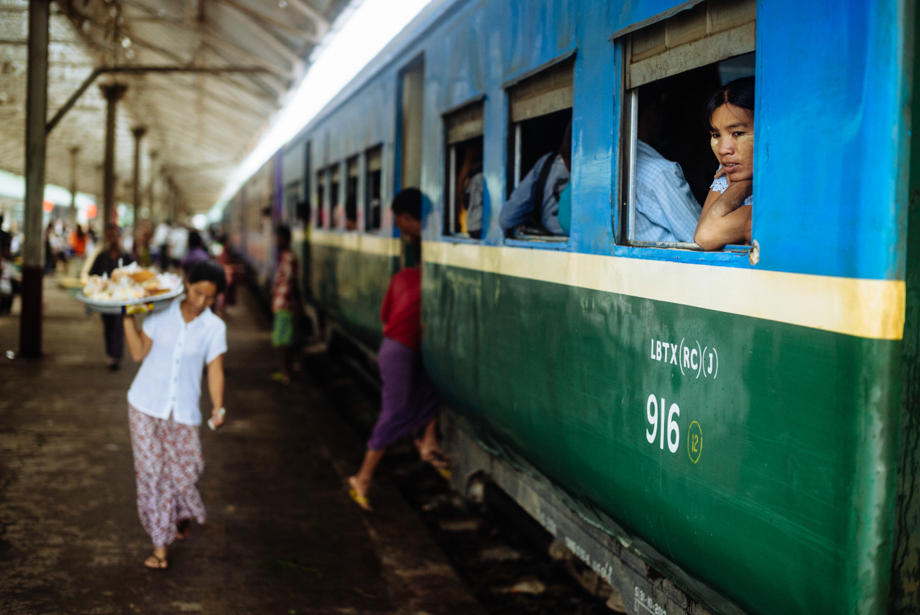 Zug nach Yangon