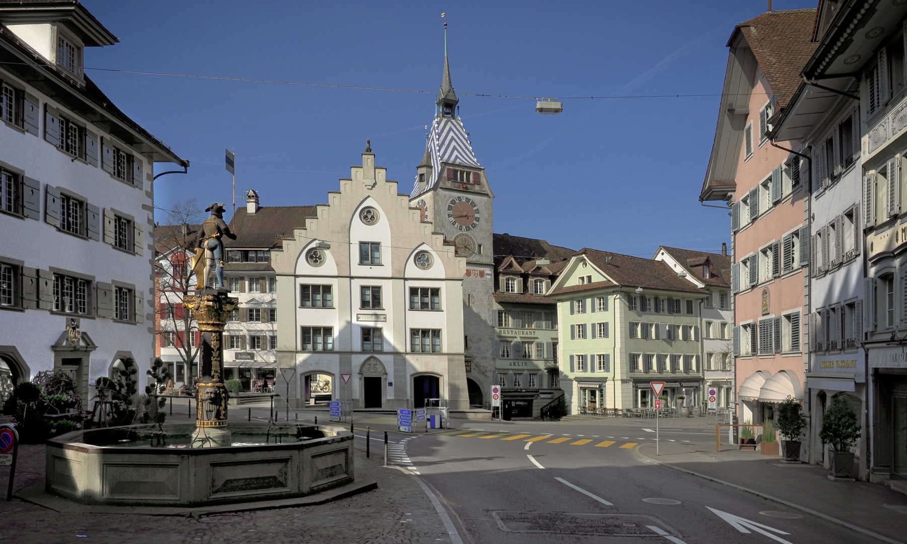 Zug, Platz mit Zytturm und Brunnen, ohne Verkehr