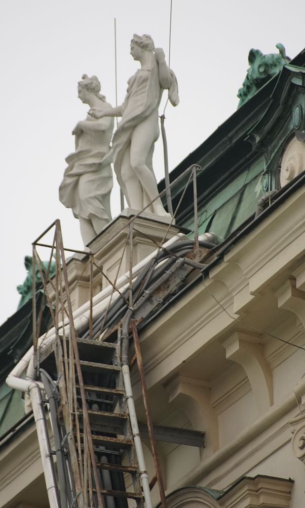 Zugängliche Damen im oberen Belvedere