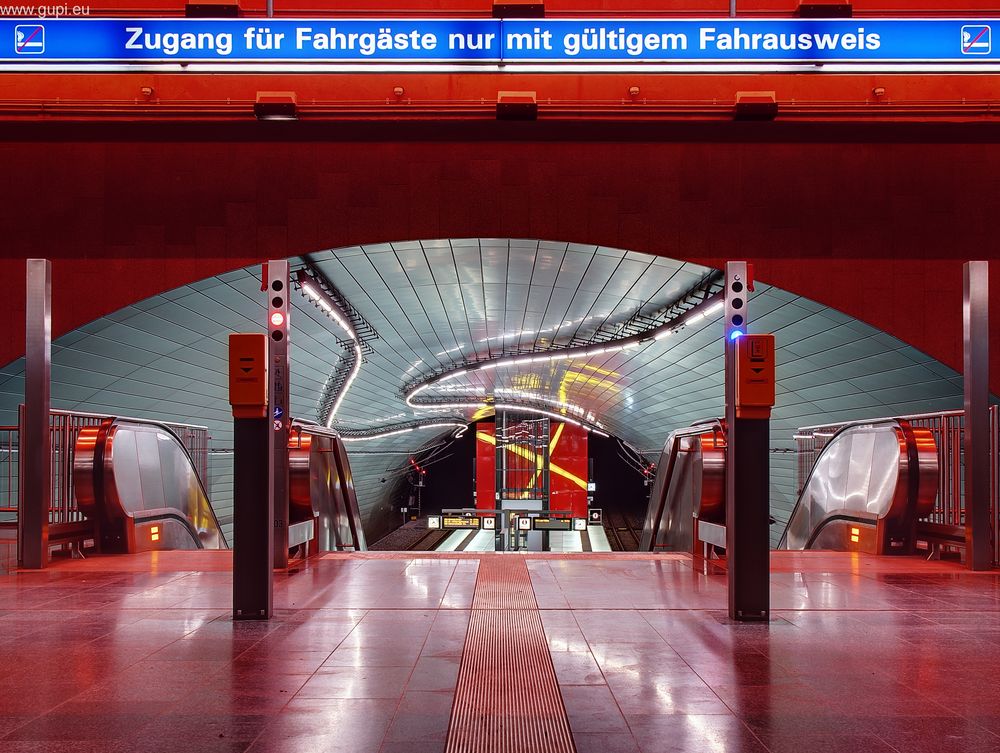 "Zugang für Fahrgäste nur mit gültigem Fahrausweis" - Lohring