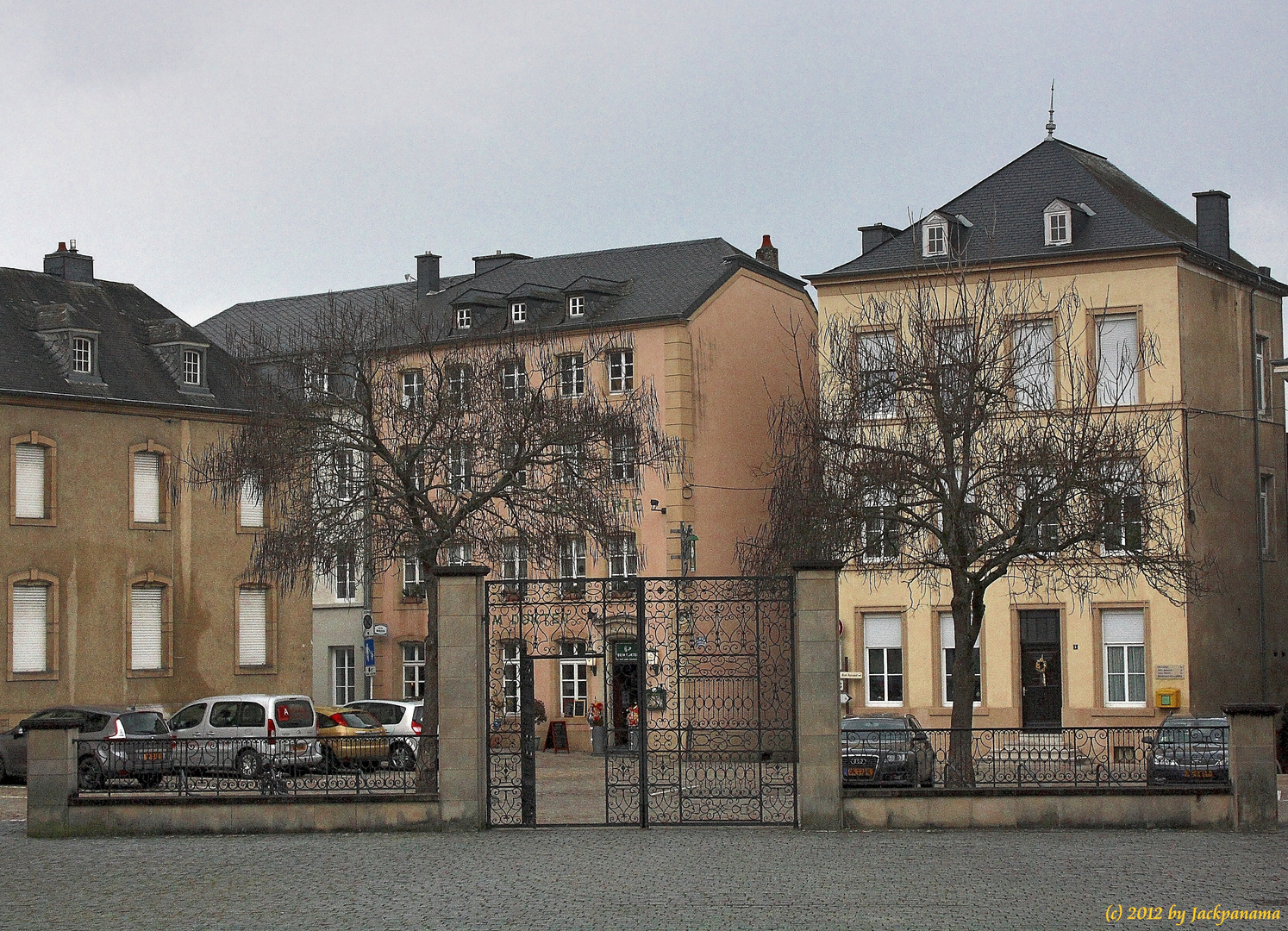 Zugang zur Basilika in Echternach (Luxemburg) von der Stadt her