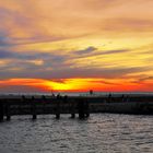 Zugang zur Westmole in Warnemünde nach Sonnenuntergang