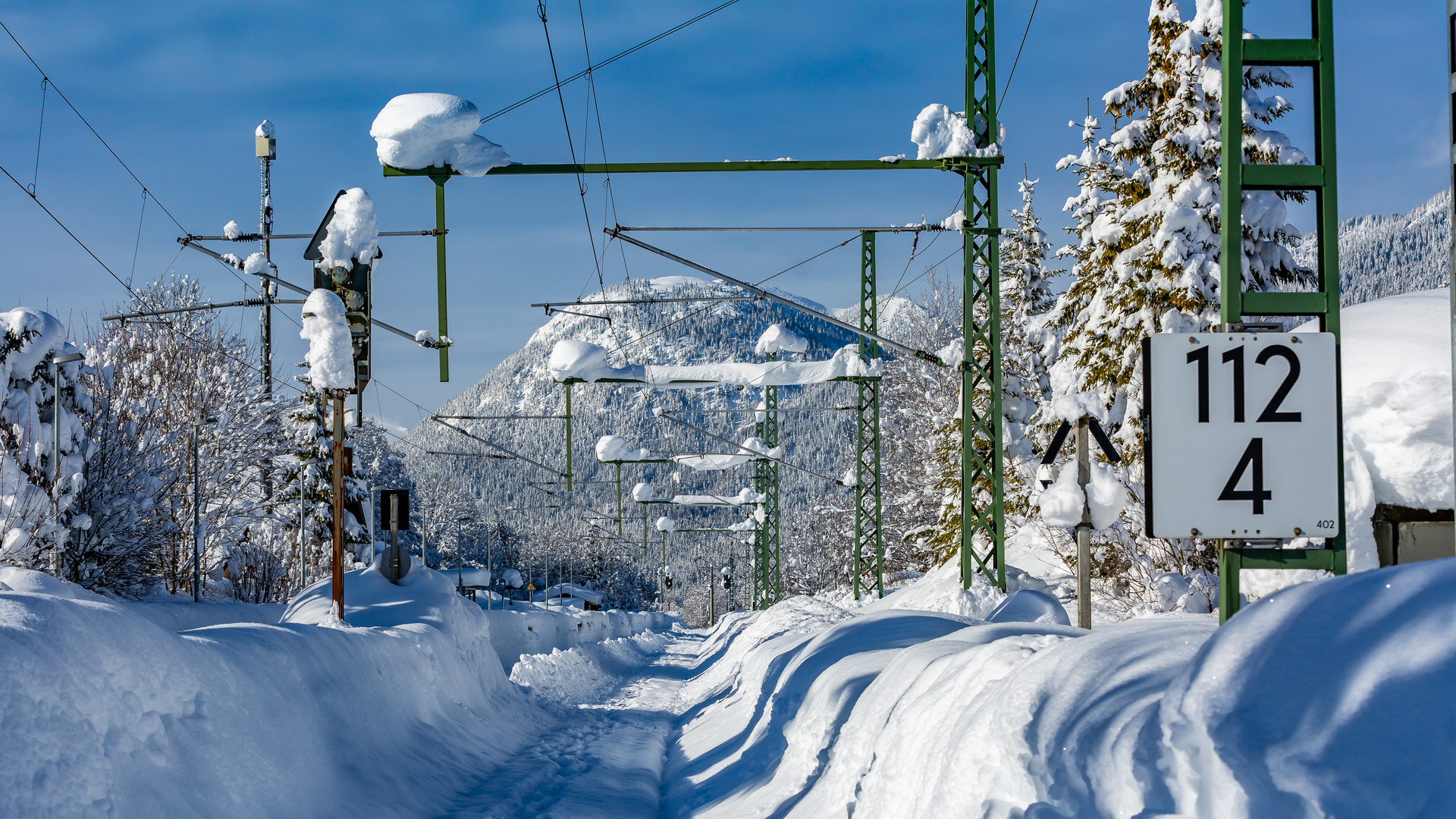 Zugausfälle und Verspätungen wegen Schnee-Chaos