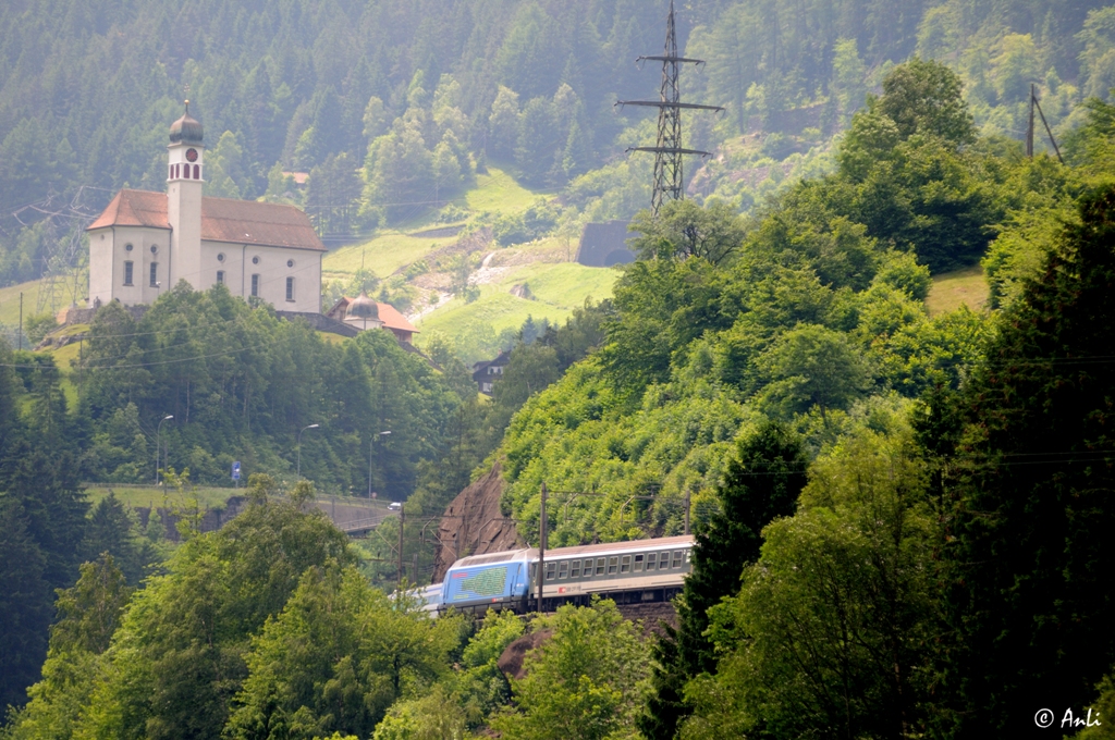 Zugbegegnung am St. Gotthard