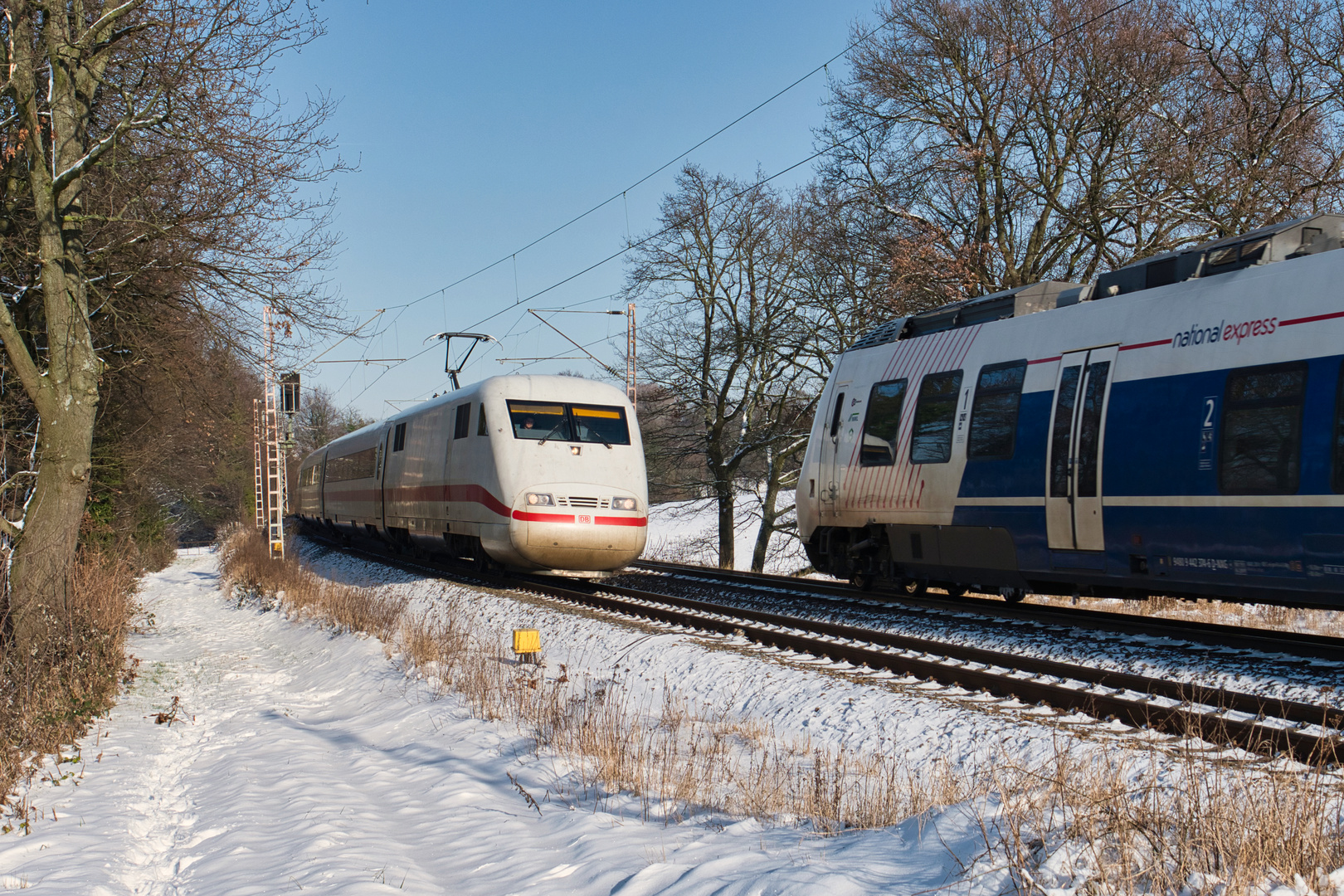 Zugbegegnung im Schnee