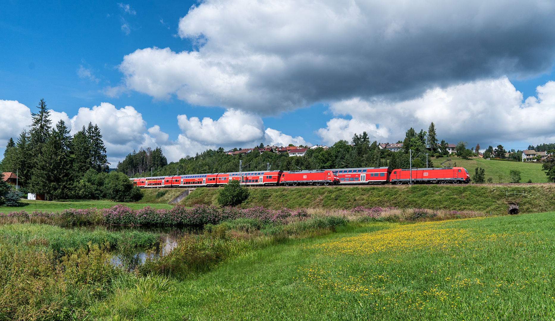 Zugbegegnung in der Provinz