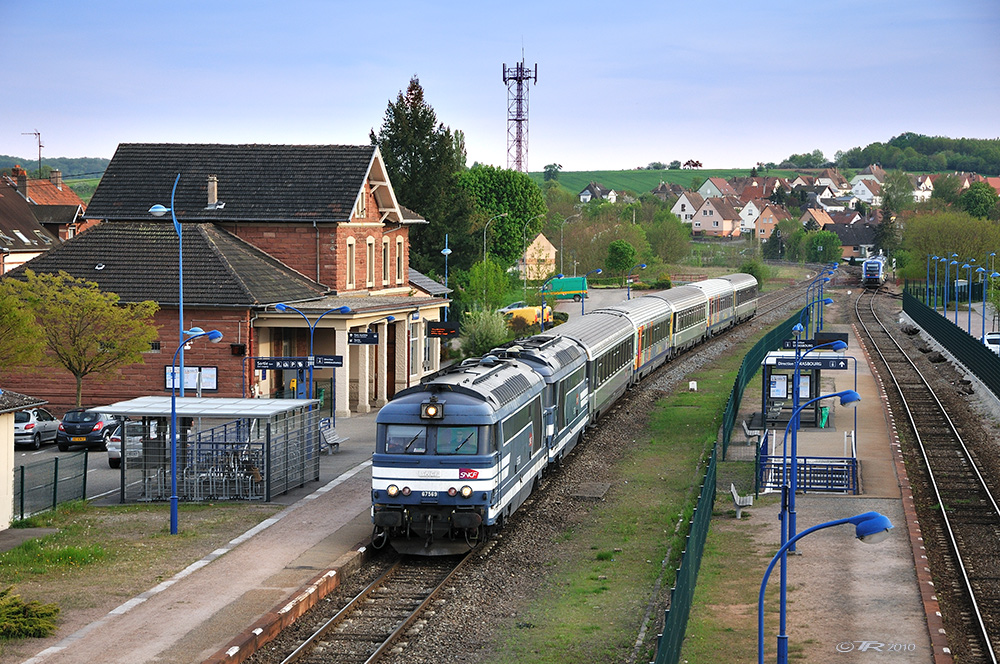 Zugbegegnung in der Provinz  IV