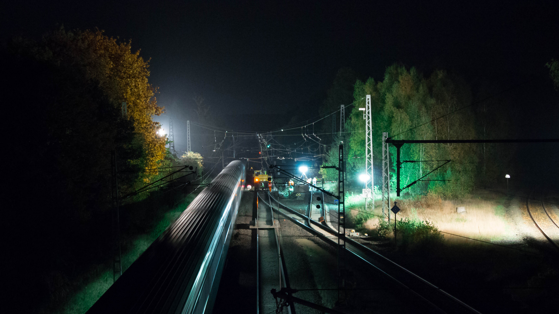 Zugdurchfahrt bei Gleisarbeiten