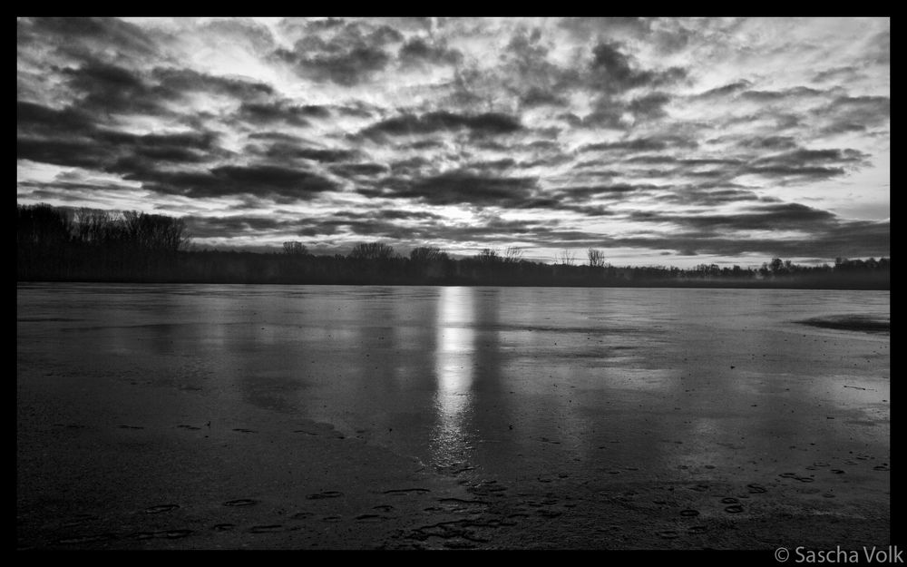 Zugefrorener See am Foto & Bild landschaft, bach, fluss & see