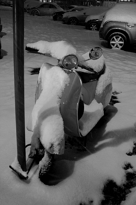 zugeschneite Vespa Milano winter 09