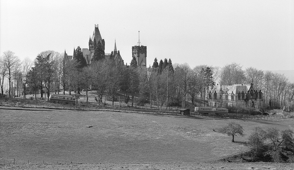 Zugkreuzung an der Drachenburg