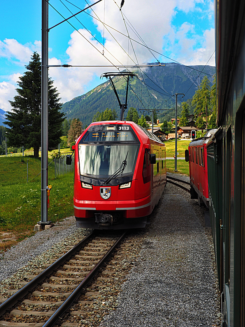 Zugkreuzung in Frauenkirch