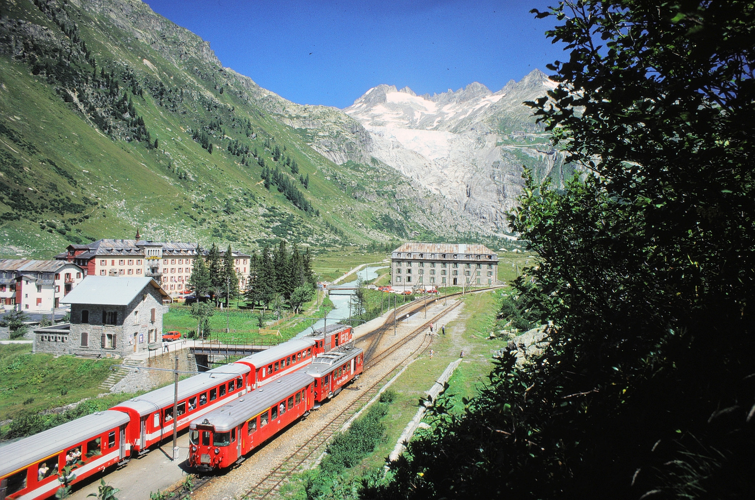 Zugkreuzung in Gletsch Anfang 80er