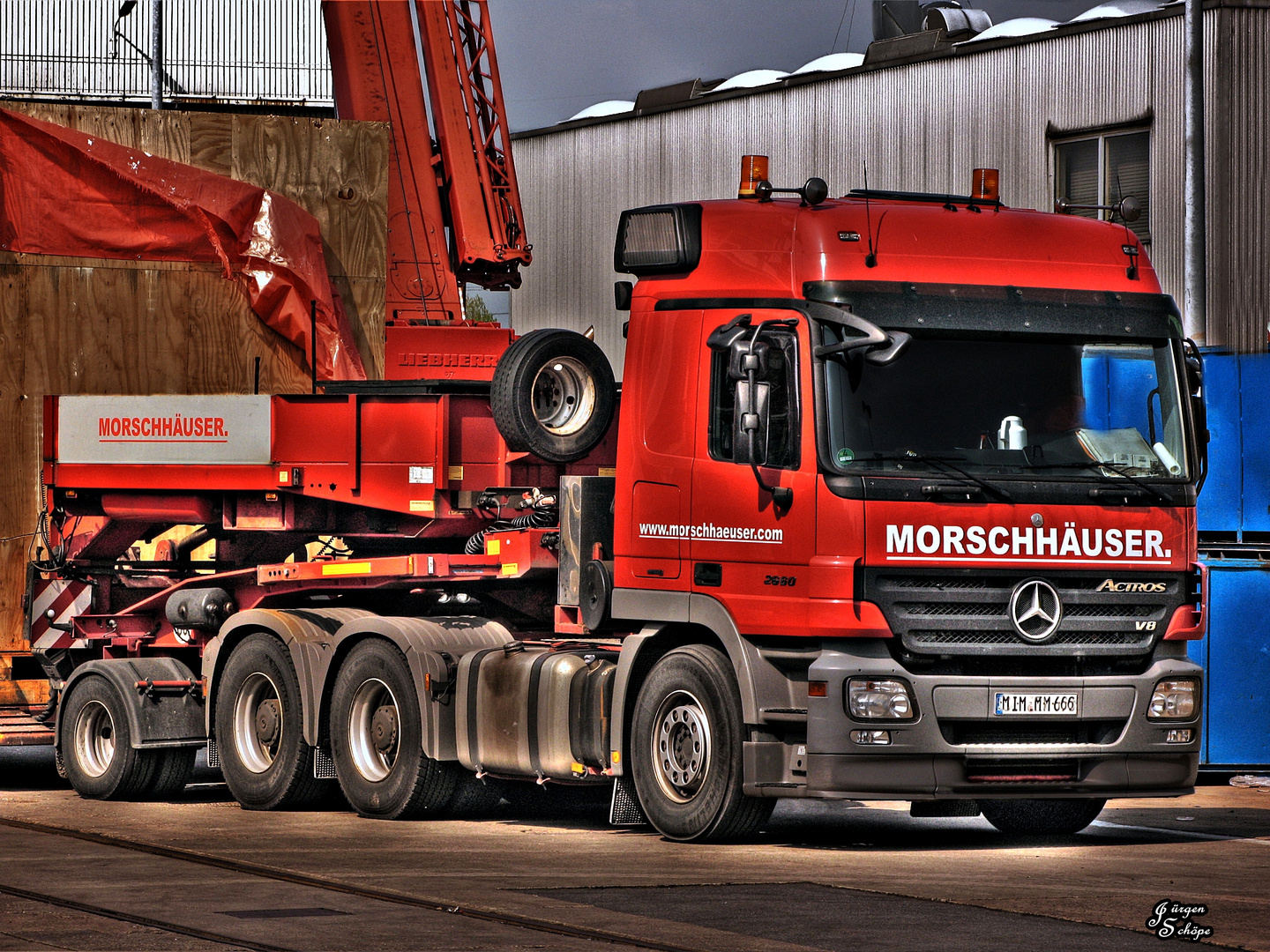 Zugmaschine eines Schwerlasttransport