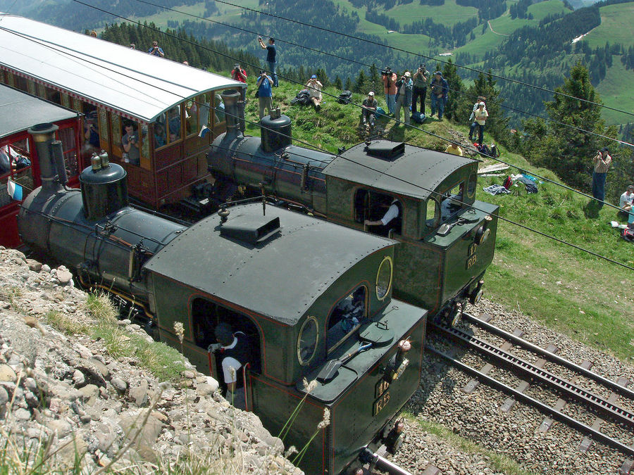 Zugsparade zu Auffahrt auf der Rigi