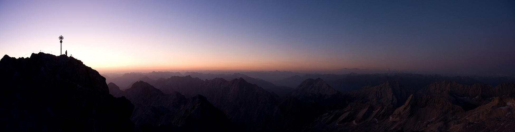 Zugspitze im Morgengrauen by M. Fricke 