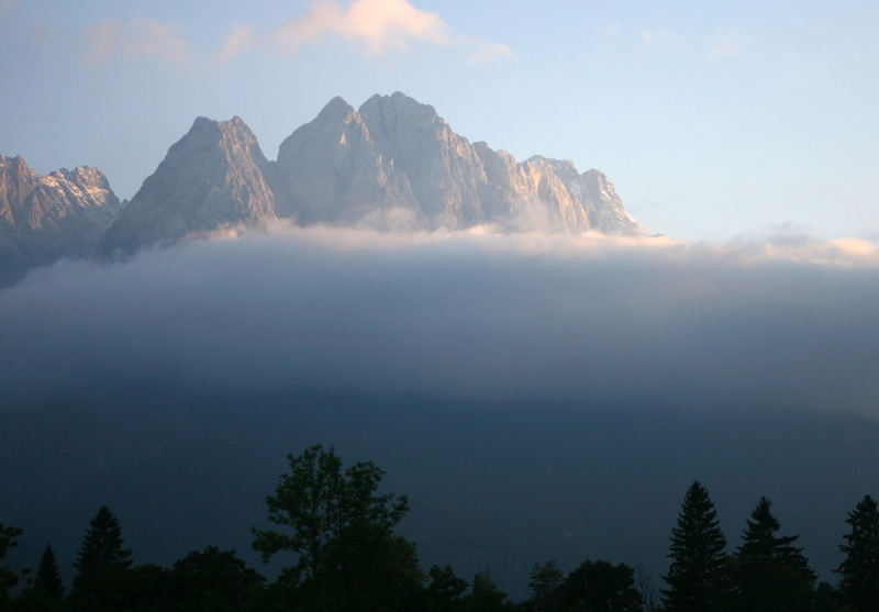 Zugspitze im Wolkenkranz