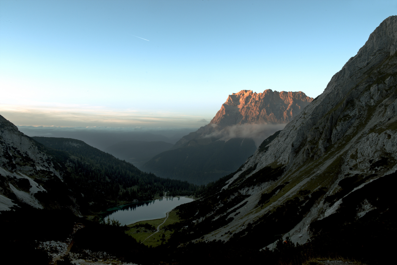 Zugspitze kurz vor Sonnenuntergang