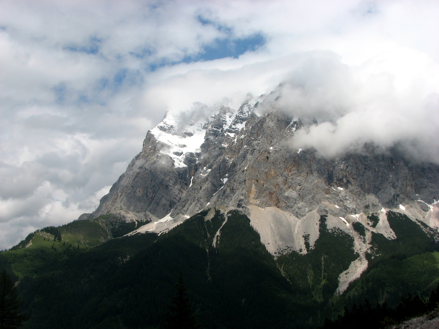 Zugspitze mit Mütze