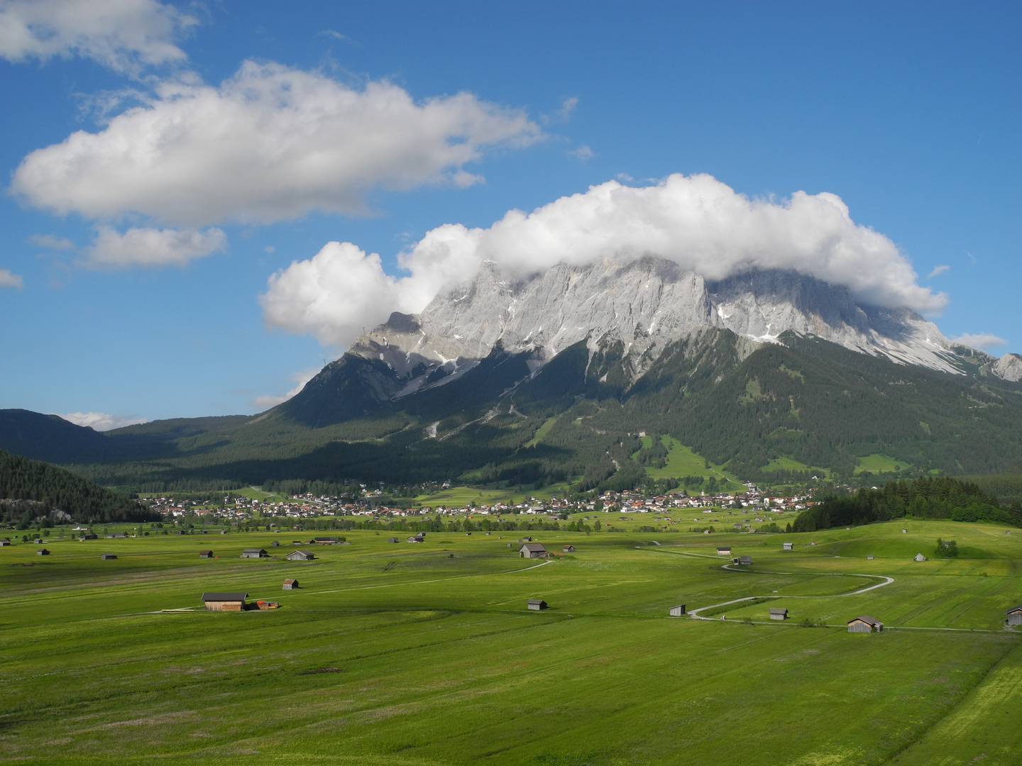 Zugspitze mit Wolkenformation