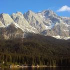 Zugspitzkette vom Eibsee aus