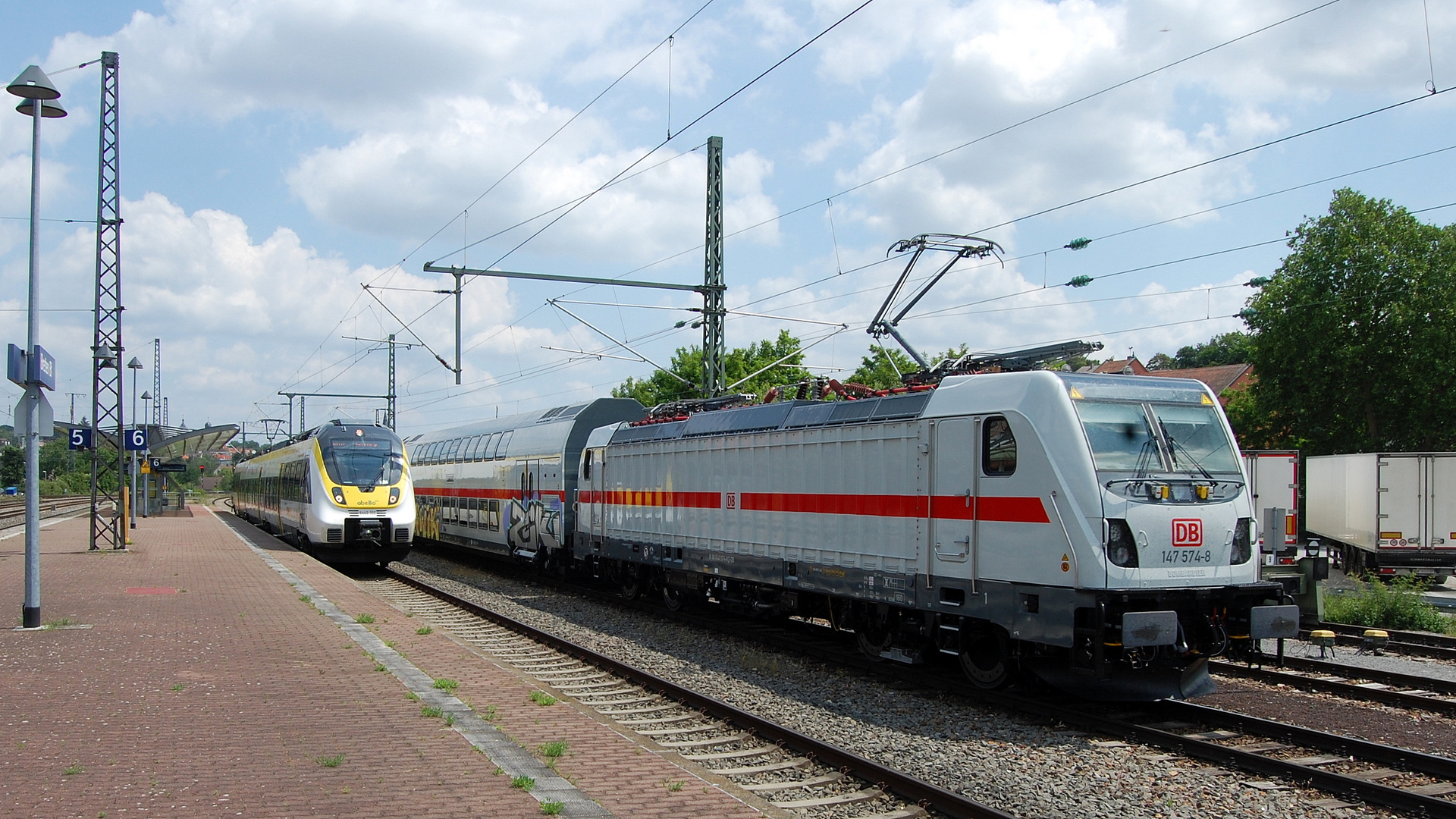 Zugverkehr auf der Württembergischen Westbahn im Bf Bretten 28.5.2020