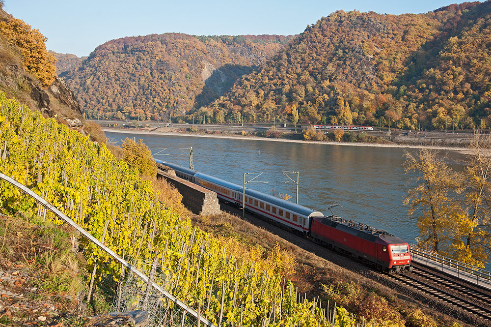 Zugverkehr im Rheintal - I -
