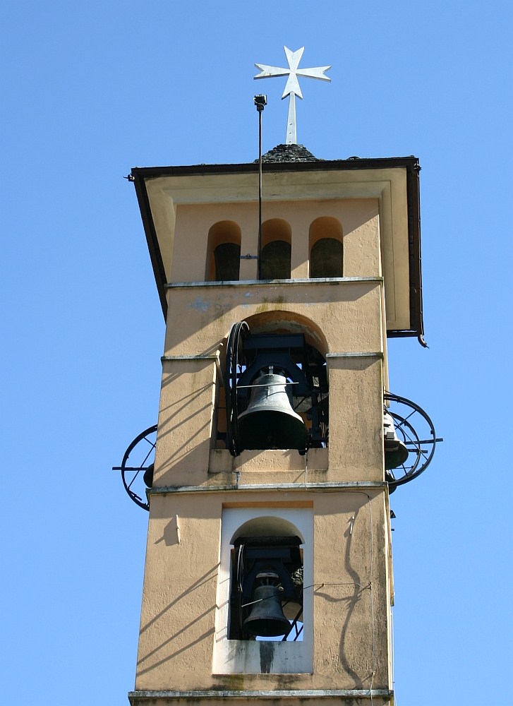 Zum 1. April: Kirchturm mit diesem Kreuz ?