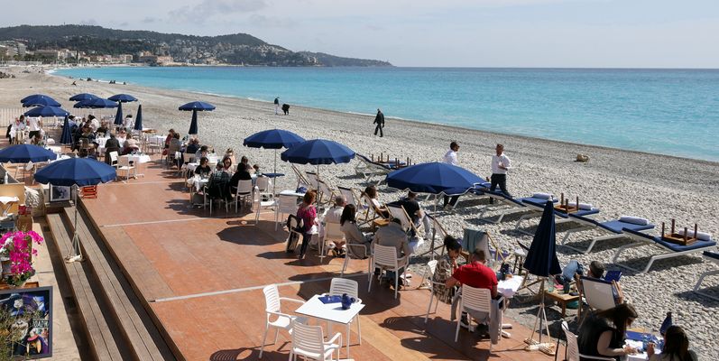 Zum Blue Monday: Sonntagmorgen am Strand von Nizza