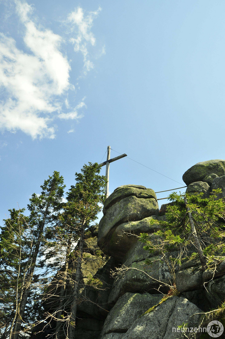 zum Gipfelkreuz am Hochstein (Dreisesselberg)