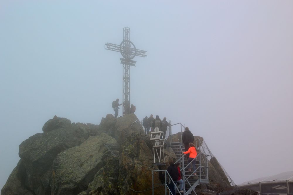 Zum Gipfelkreuz des GAISLACHKOGELS…