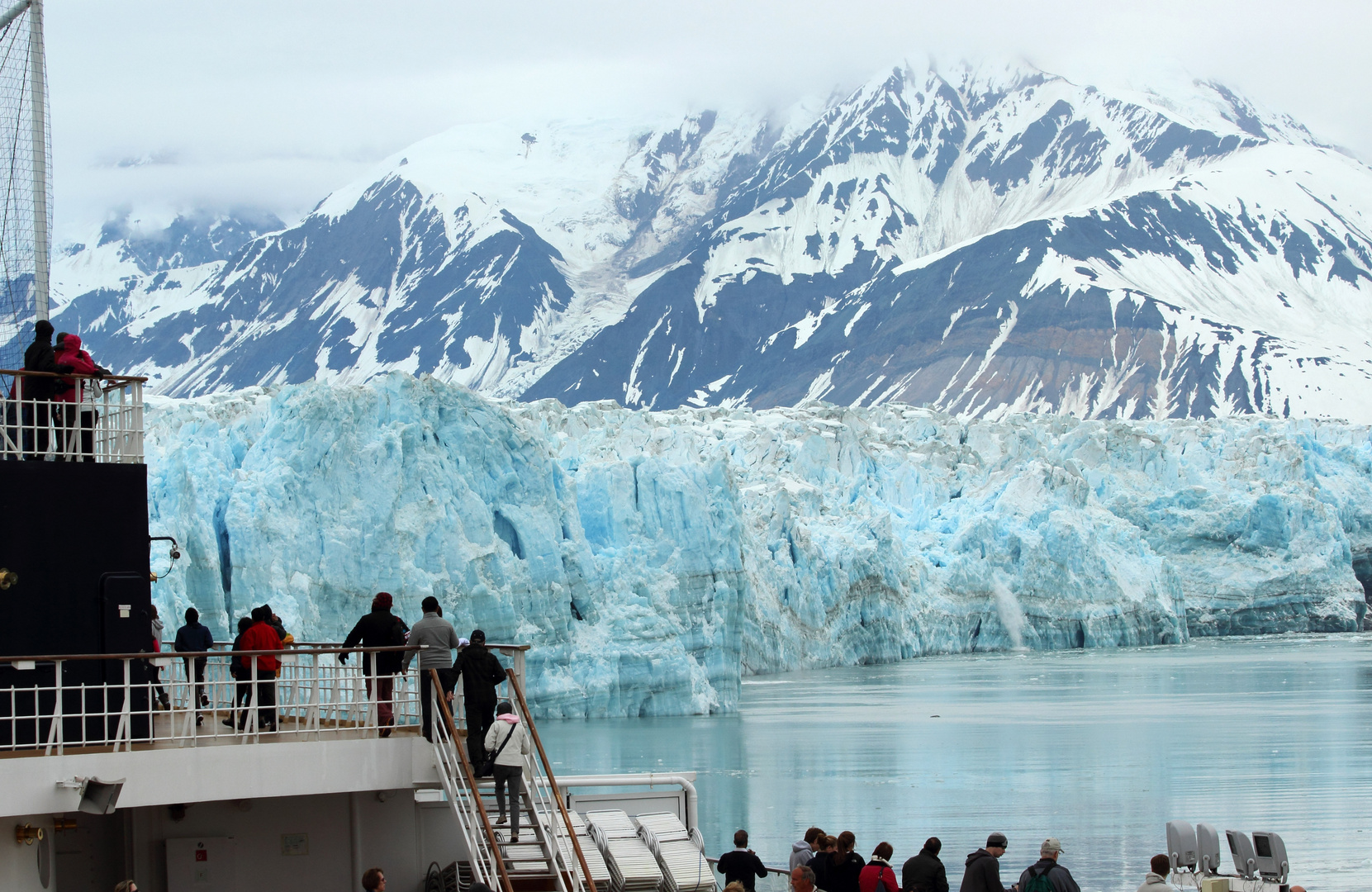 Zum Greifen nahe: der Hubbard-Gletscher