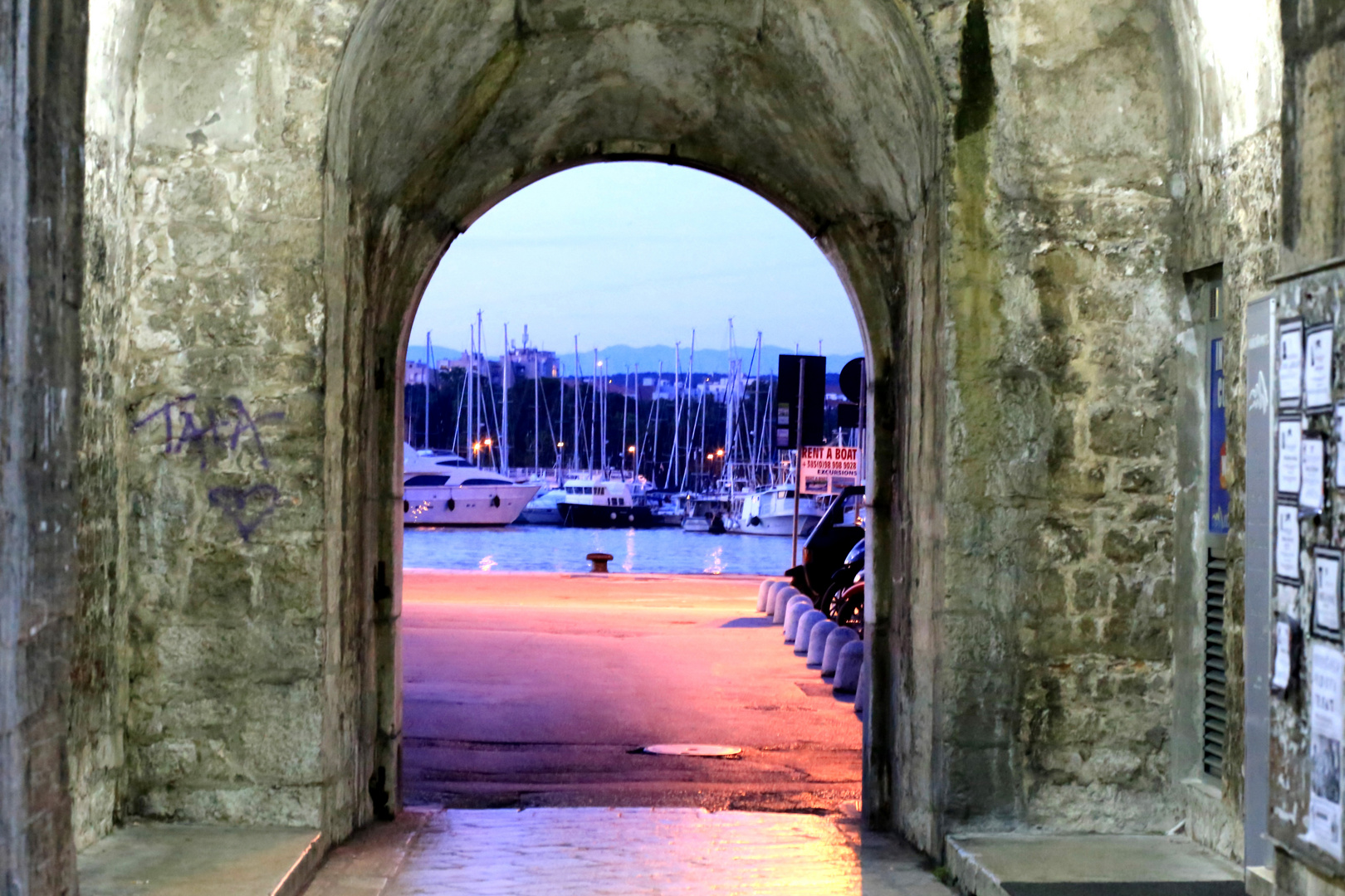 Zum Hafen von Zadar (Kroatien)