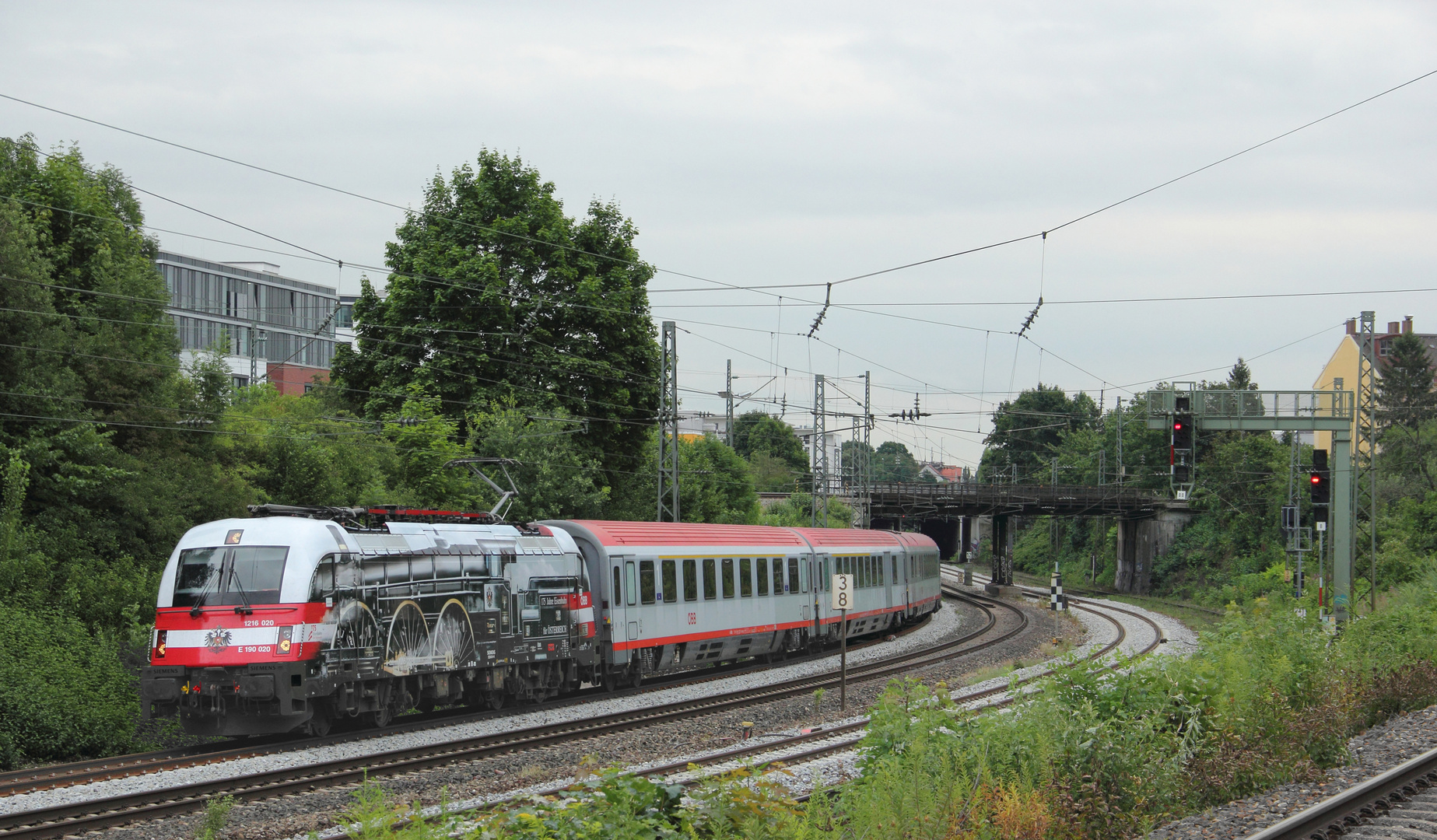 Zum Jubiläum flieht der Taurus ins Nachbarland