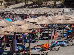 zum mittagessen in mátala...