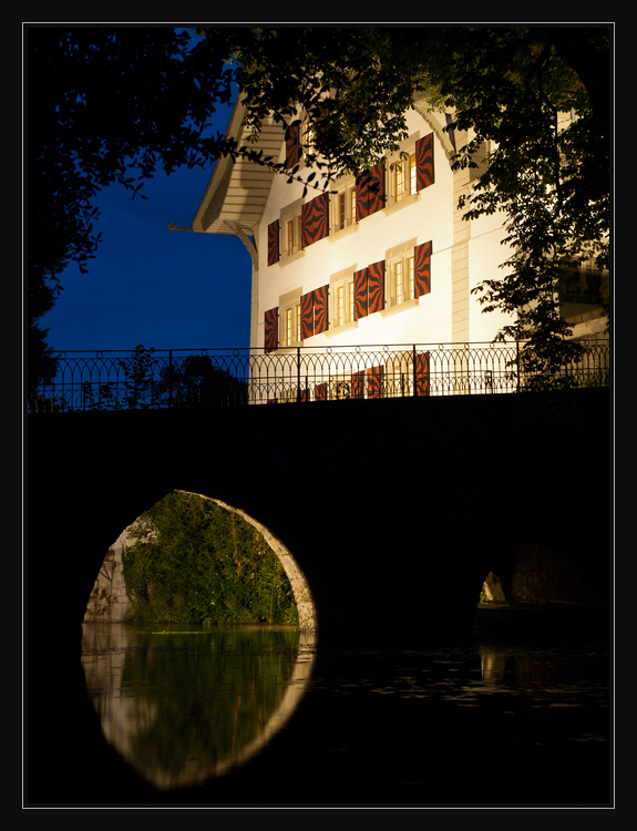 Zum Schloss Landshut in Utzenstorf