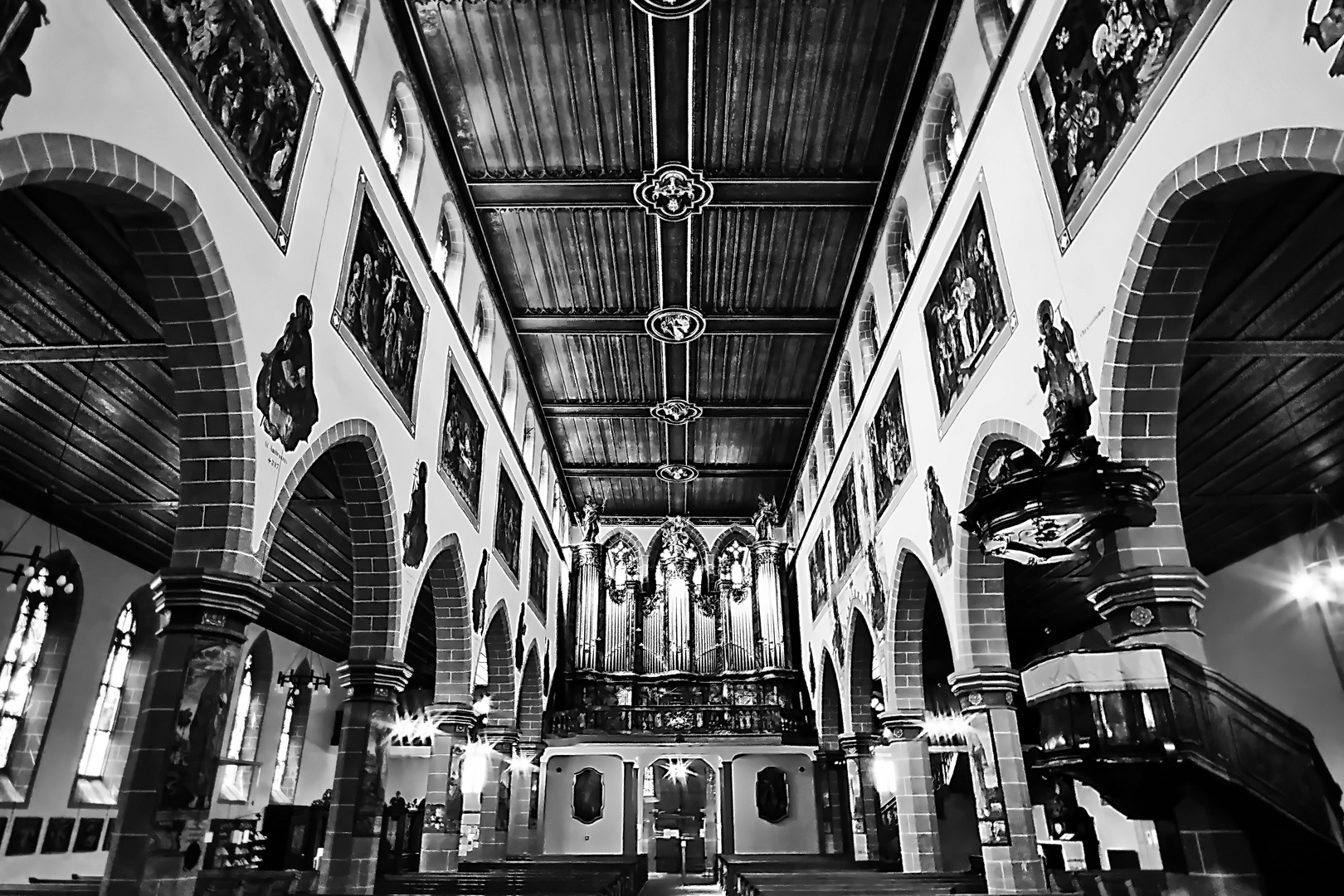 Zum Schwarz-weißen Freitag - Innenaufnahme St. Stephan in Konstanz