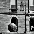 Zum Schwarz-weißen Freitag - Laterne im Schlosspark Wilhelmshöhe in Kassel Foto 2