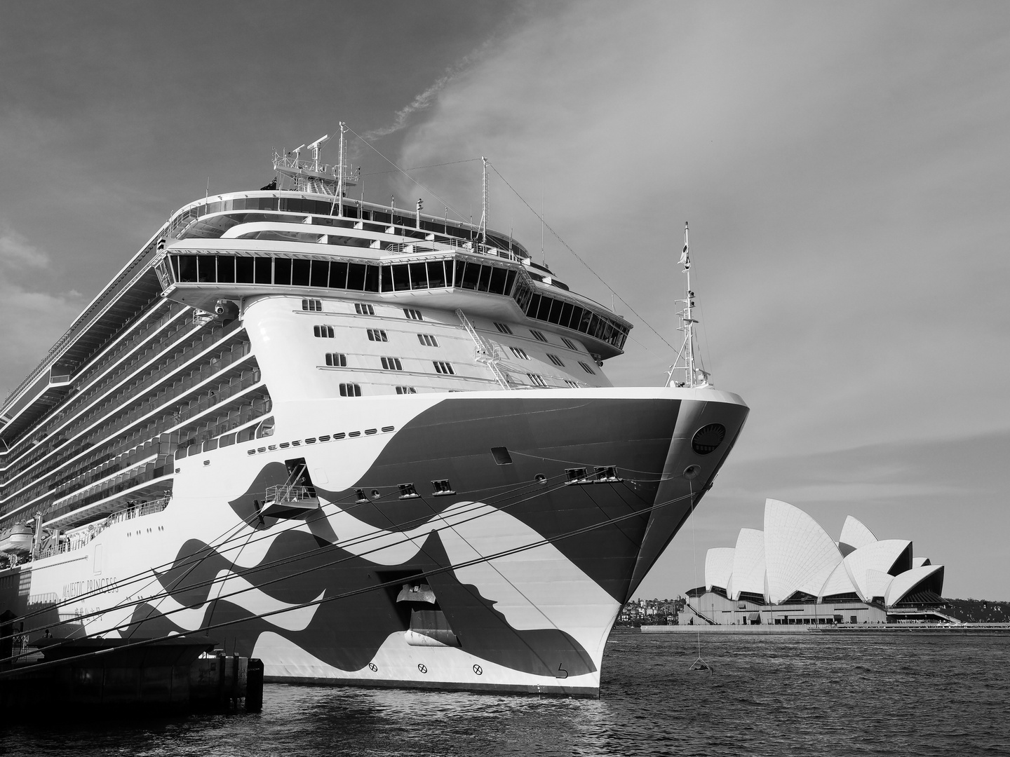 Zum Schwarzweißen Freitag: Cruise Ship Terminal, Sydney (Australia)