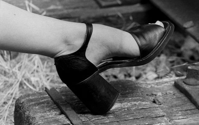 Zum Schwarzweissen Freitag - Schöner Fuss in schickem Schuh