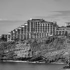 Zum schwarzweißen Freitag:  The Cliff Bay Hotel