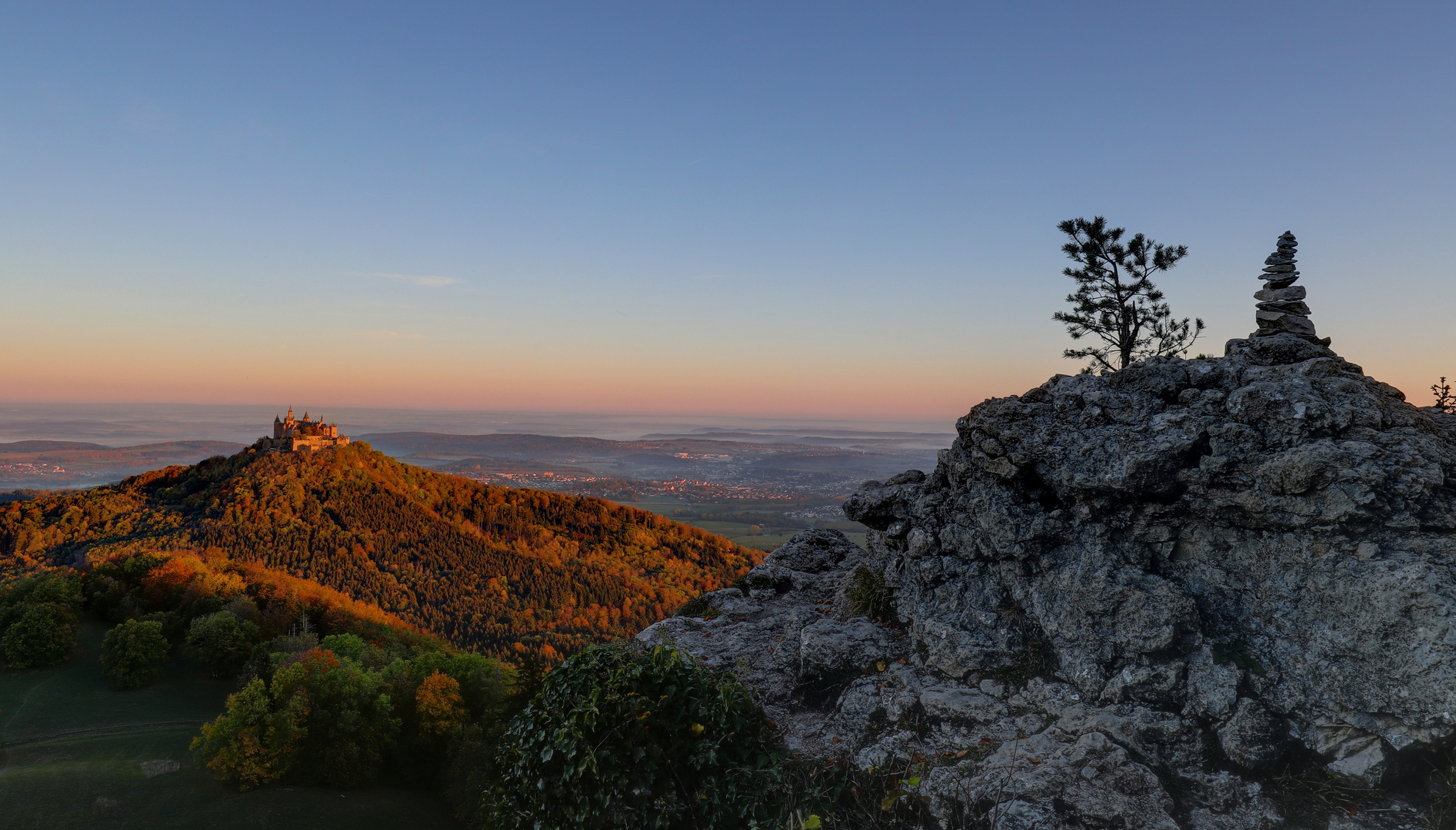 Zum Sonnenaufgang auf der Alb.