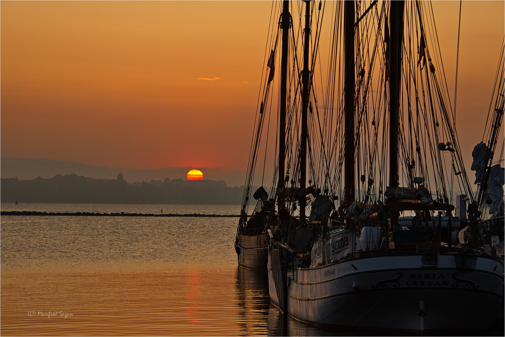 Zum Sonnenaufgang im Stralsunder Hafen